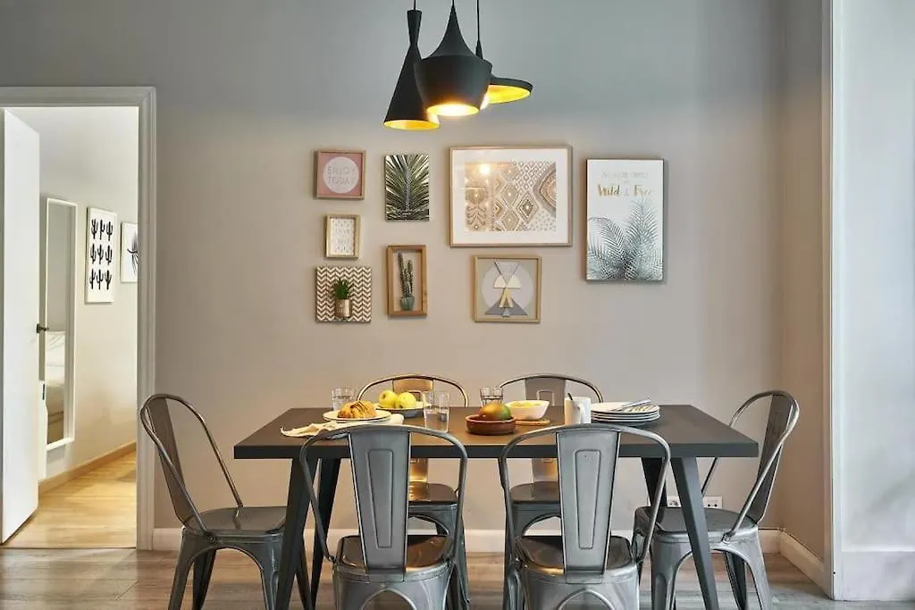 Magnificent 4 Bedroom Apartment In Eixample Barcelona