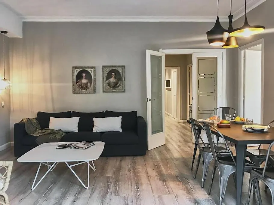 Magnificent 4 Bedroom Apartment In Eixample Barcelona Spanje