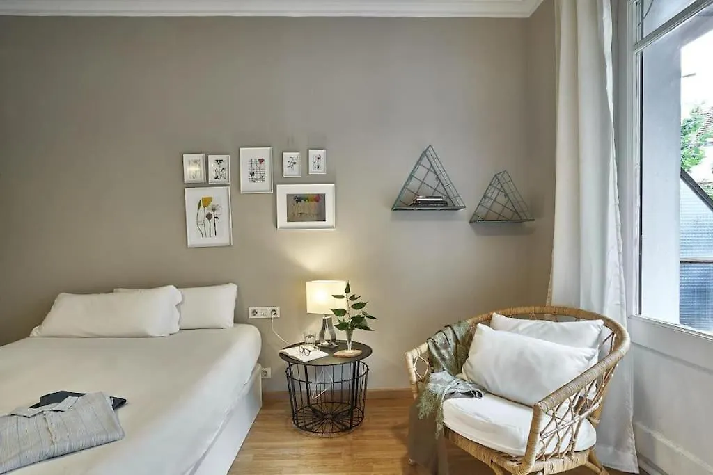 Magnificent 4 Bedroom Apartment In Eixample Barcelona