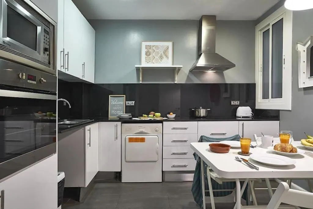 Magnificent 4 Bedroom Apartment In Eixample Barcelona 0*,