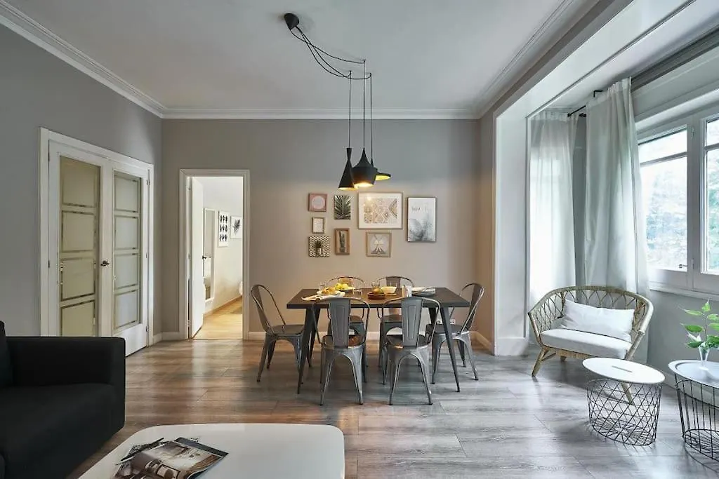 Magnificent 4 Bedroom Apartment In Eixample Barcelona Spanje